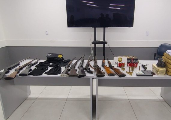Polícia detalha operação que resultou em apreensão de armas e drogas em Taquarana