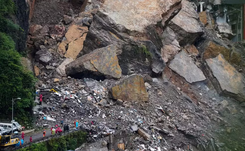 Deslizamento de terra deixa 8 mortos e 34 desaparecidos na China