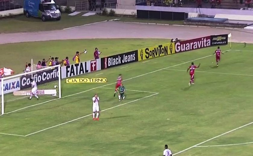 Com gol de Galdezani, CRB vence Náutico em Maceió e segue sonhando com acesso