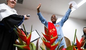 Zezito Araújo recebe Doutor Honoris Causa durante a Bienal de Alagoas