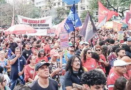 Manifestação em SP pede fim da escala 6x1 e ações contra o feminicídio