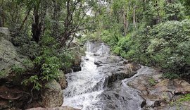 Cachoeira do Vai Vem, em Água Branca, é destino turístico no Sertão