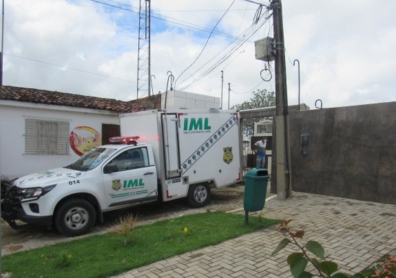 Dupla desce de carro e mata homem com 10 tiros no Clima Bom