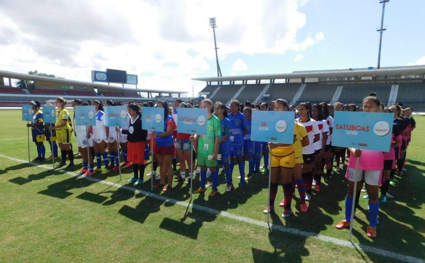 Copa Rainha Marta 2018 é aberta com entrega de uniformes e quatro jogos