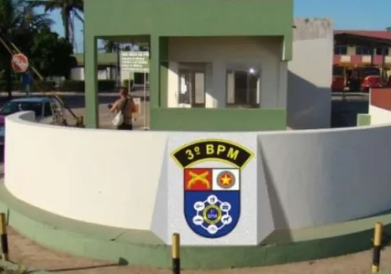 Homem supostamente sob efeito de drogas invade a casa da mãe e faz ameaças usando facão