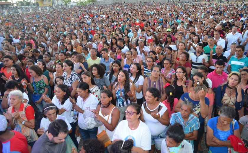 Mais de 40 mil pessoas lotam a Cidade de Maria em comemoração ao Dia das Mães