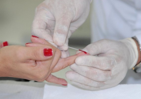 Suspensão de exame para HIV e Hepatite C prejudica tratamento
