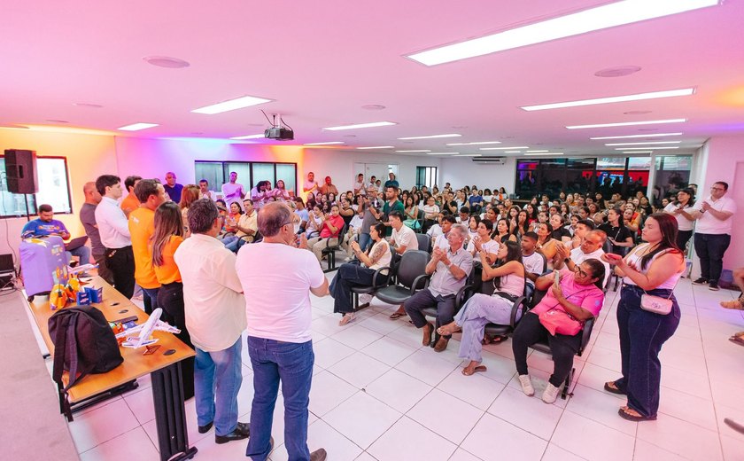 Hora de voar: Prefeito Remi Filho anuncia nova turma para intercâmbio em Londres