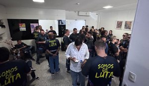 Policiais civis ocupam a Seplag e só deixarão o local após reunião com a secretária Paula Dantas