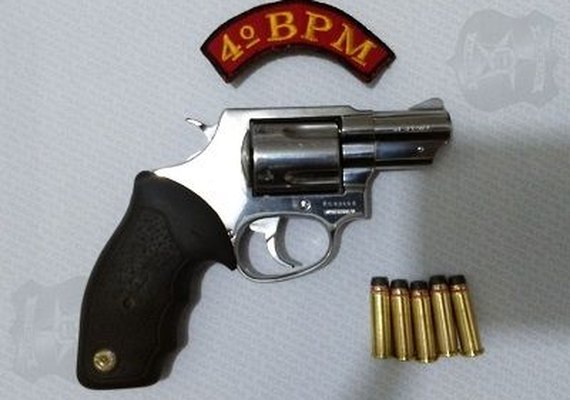 Idoso de 71 anos é detido com arma de fogo no bairro do Farol