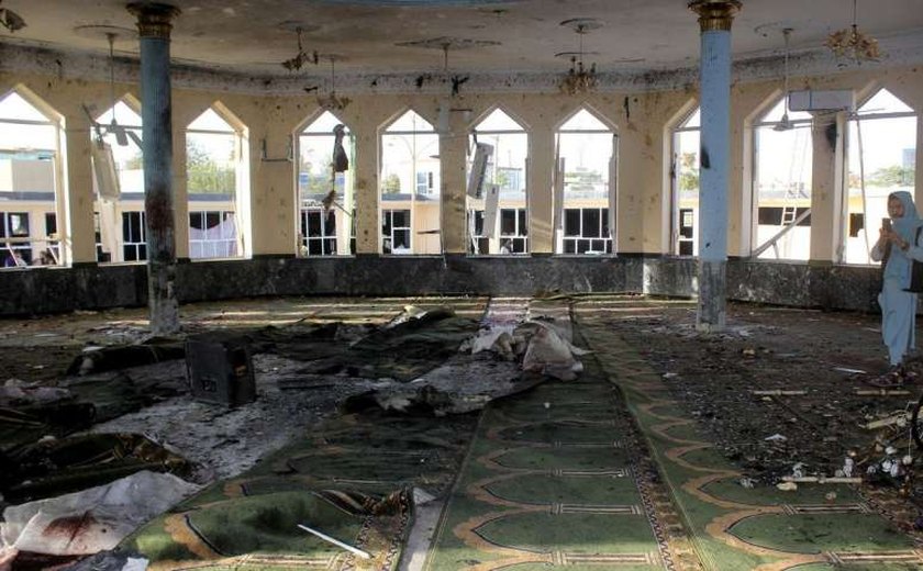 Explosão mata 46 pessoas em mesquita no Afeganistão