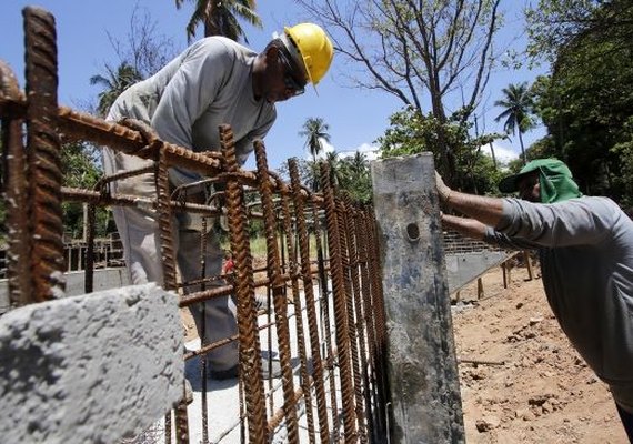 Obra de duplicação interrompe parcialmente trânsito em ponte sobre o rio Jacarecica