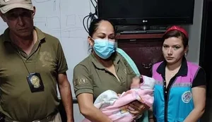 Pai vende filha de um mês em grupo de WhastApp