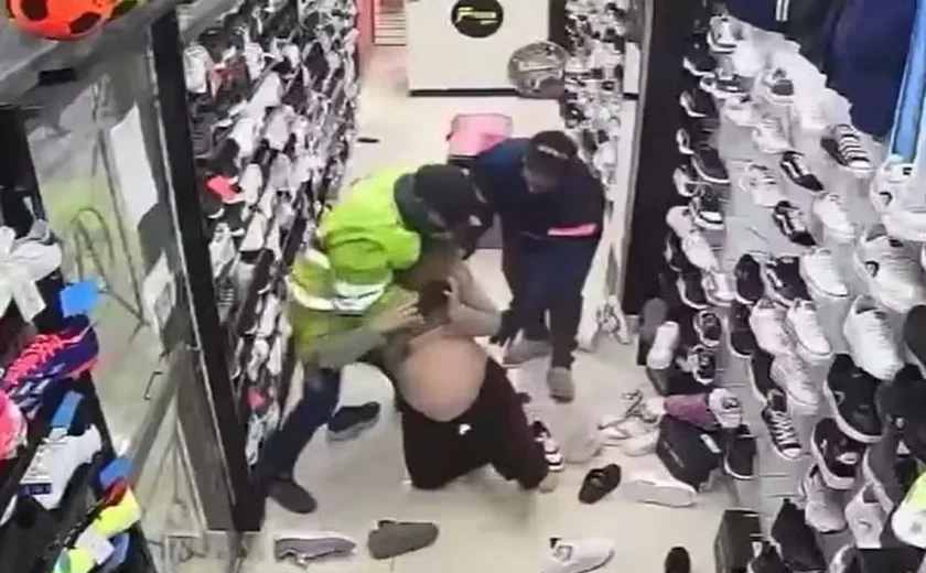 Criminosos invadem loja e espancam grávida na Argentina