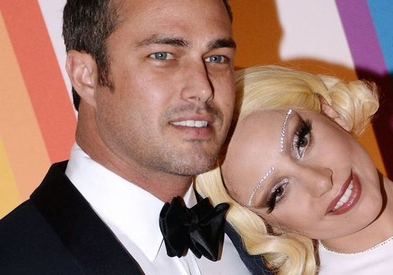 Lady Gaga quer voltar com ex-noivo Taylor Kinney quatro meses após separação