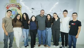 Estudantes da rede estadual comemoram conquista do Daqui pro Mundo
