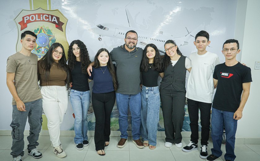 Estudantes da rede estadual comemoram conquista do Daqui pro Mundo