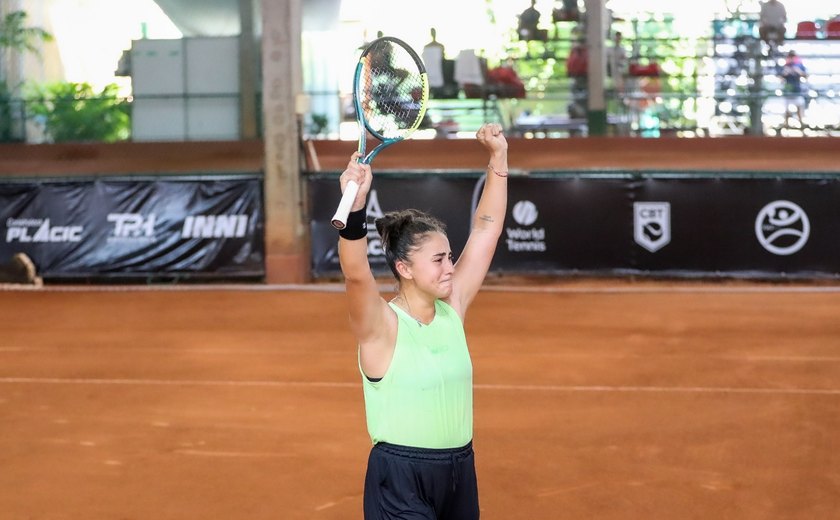 Bárbara Gatica fecha final de semana perfeito ao vencer o W15 Simples e Duplas