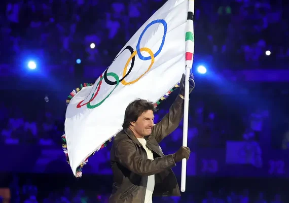 Paris entrega bastão para Los Angeles 2028 no encerramento dos Jogos
