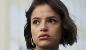 Vem aí! Na miséria, Josiane se muda para cortiço e é confundida com prostituta