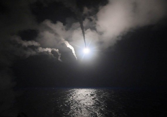 Ataque à base destruiu 20% dos aviões de Assad, dizem EUA