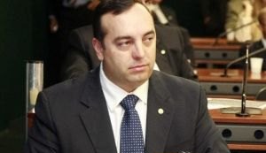 Coordenador político da campanha de Bolsonaro pede investigação por 'crime político'