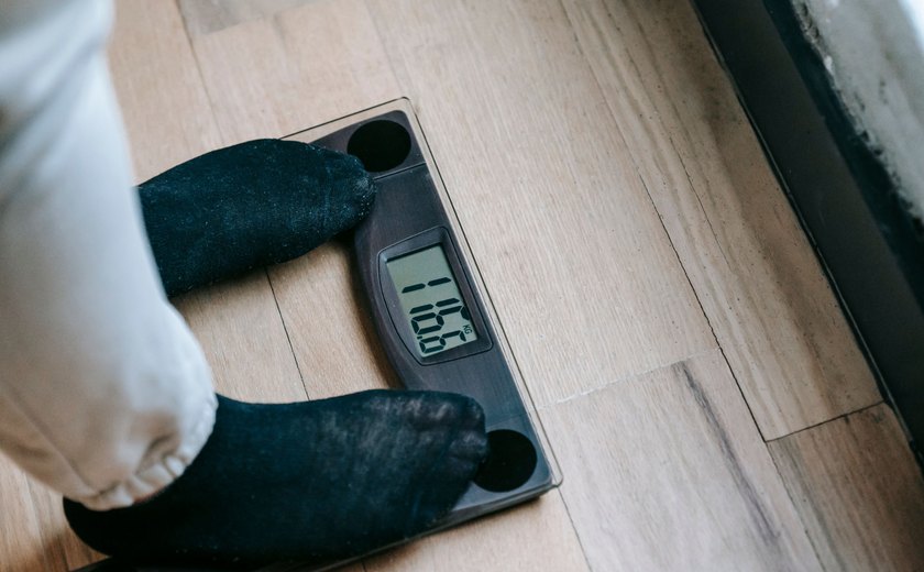 IMC sozinho não basta para diagnosticar obesidade, aponta estudo; médica explica o que o índice mede e o que deixa de fora