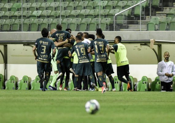 Na estreia de Adilson Batista, América-MG derrota Internacional e sai do Z4