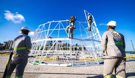 Iniciada montagem da Árvore de Natal de 34 metros na Ponta Verde