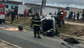 Carro capota em Rio Largo e condutor fica ferido