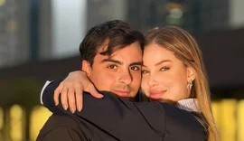 Saory reage após descobrir envolvimento de Dudu Camargo com outro homem
