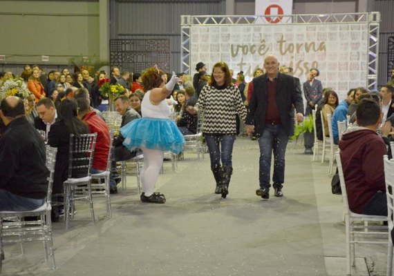 Colaboradores são homenageados por tempo dedicado à cooperativa