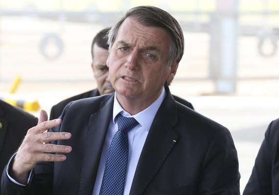 Bolsonaro acusa PT de ir 'para cima' de seu filho Carlos