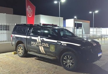 Indivíduo embriagado ameaça familiares e populares em residência