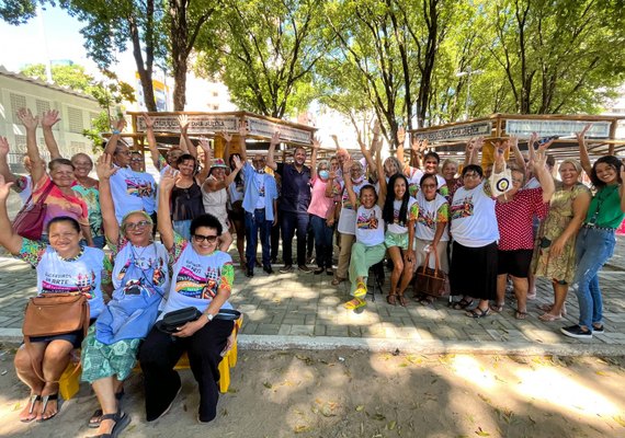 Artesãos da Praça Lions recebem termo de responsabilidade e irão se instalar em nova estrutura