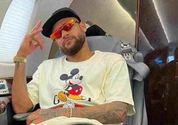 Avião de Neymar faz pouso de emergência após deixar Barbados