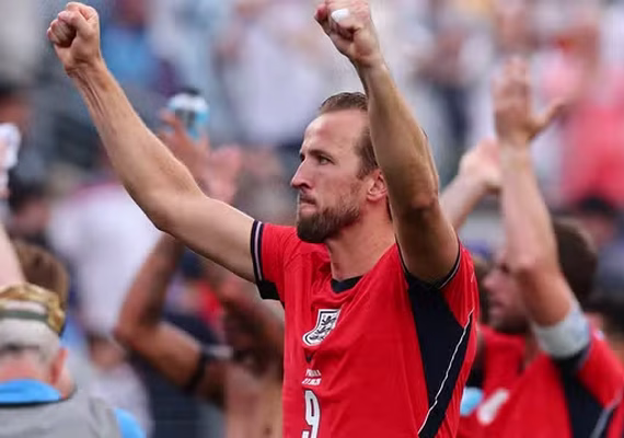 Inglaterra vence Panamá em jogo com recorde de Kane e avança como líder