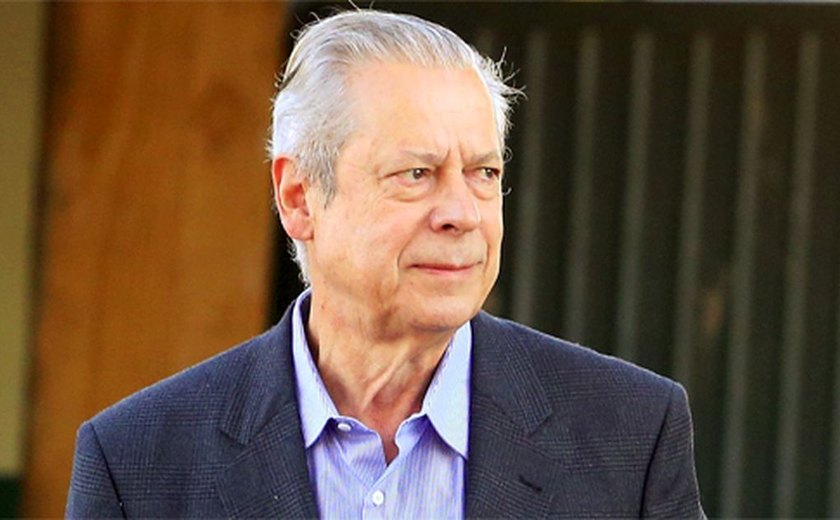 Ex-ministro José Dirceu deixa prisão e segue para Brasília