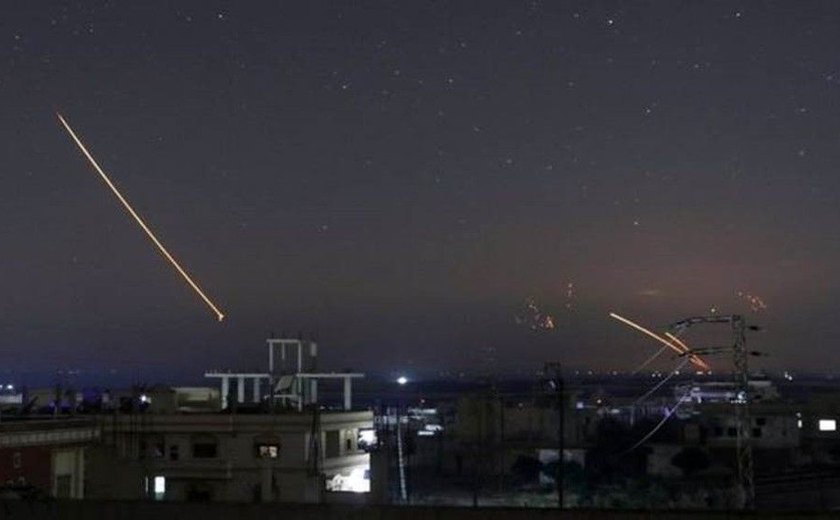 Ataque de Israel em resposta a mísseis iranianos deixou mais de 20 mortos na Síria