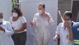 Aos 90 anos, Silvio Santos é vacinado contra a Covid-19