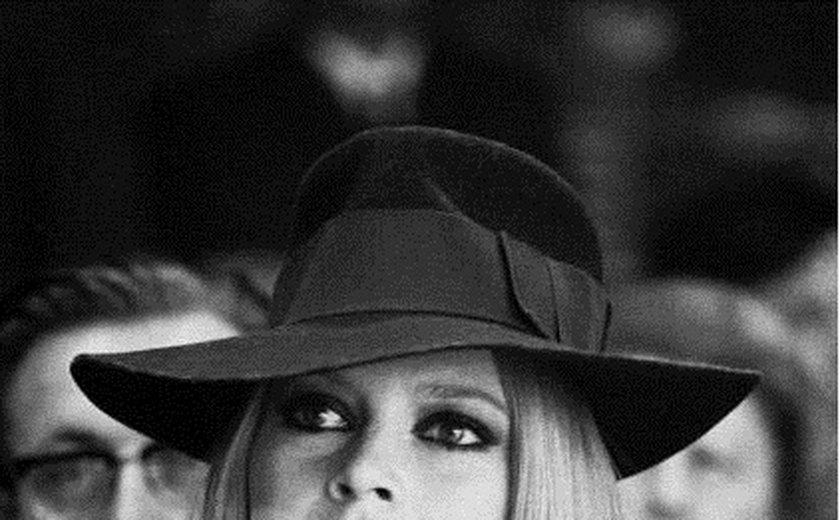 Brigitte Bardot é internada às pressas aos 88 anos com dificuldades respiratórias