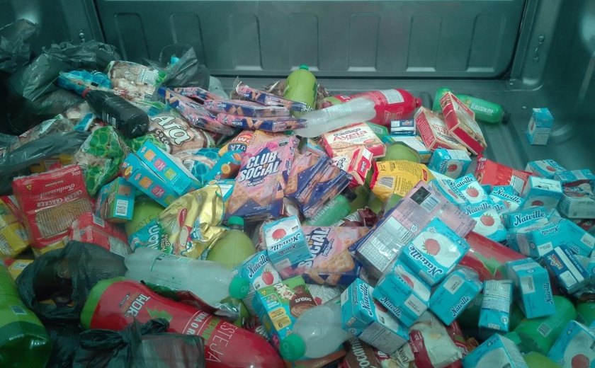 Vigilância Sanitária apreende 300 kg de alimentos estragados na Levada