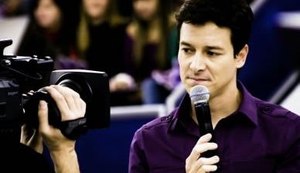 Equipe tenta 'se livrar' de Rodrigo Faro na Record TV