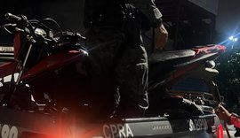 Fuga com placa invertida termina com menor ferido e homem preso