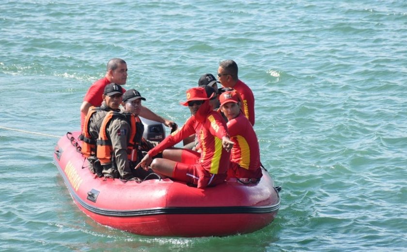 Guarda-vidas resgatam cinco pessoas de afogamento na Praia da Sereia