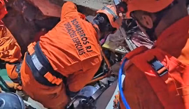 Prédio desaba no Rio e mata uma mulher