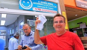 Mega-Sena acumula e leva maceioenses às lotéricas