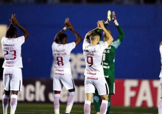 Internacional garante acesso à Série A com empate diante do Oeste