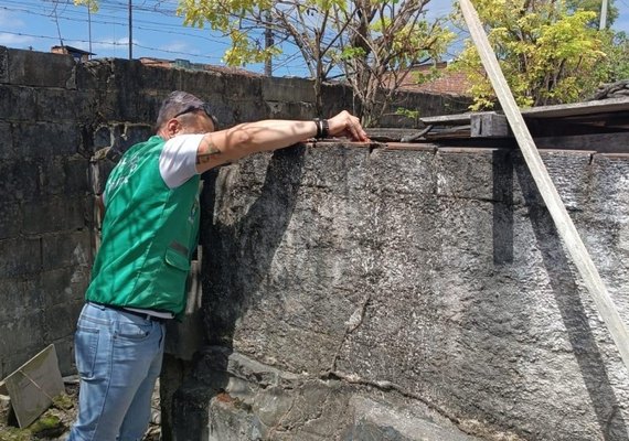 Empresa é autuada por por lançamento de concreto em galeria pluvial
