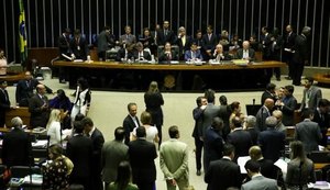 Por falta de quórum, Congresso não conclui votação do projeto que revisa metas fiscais